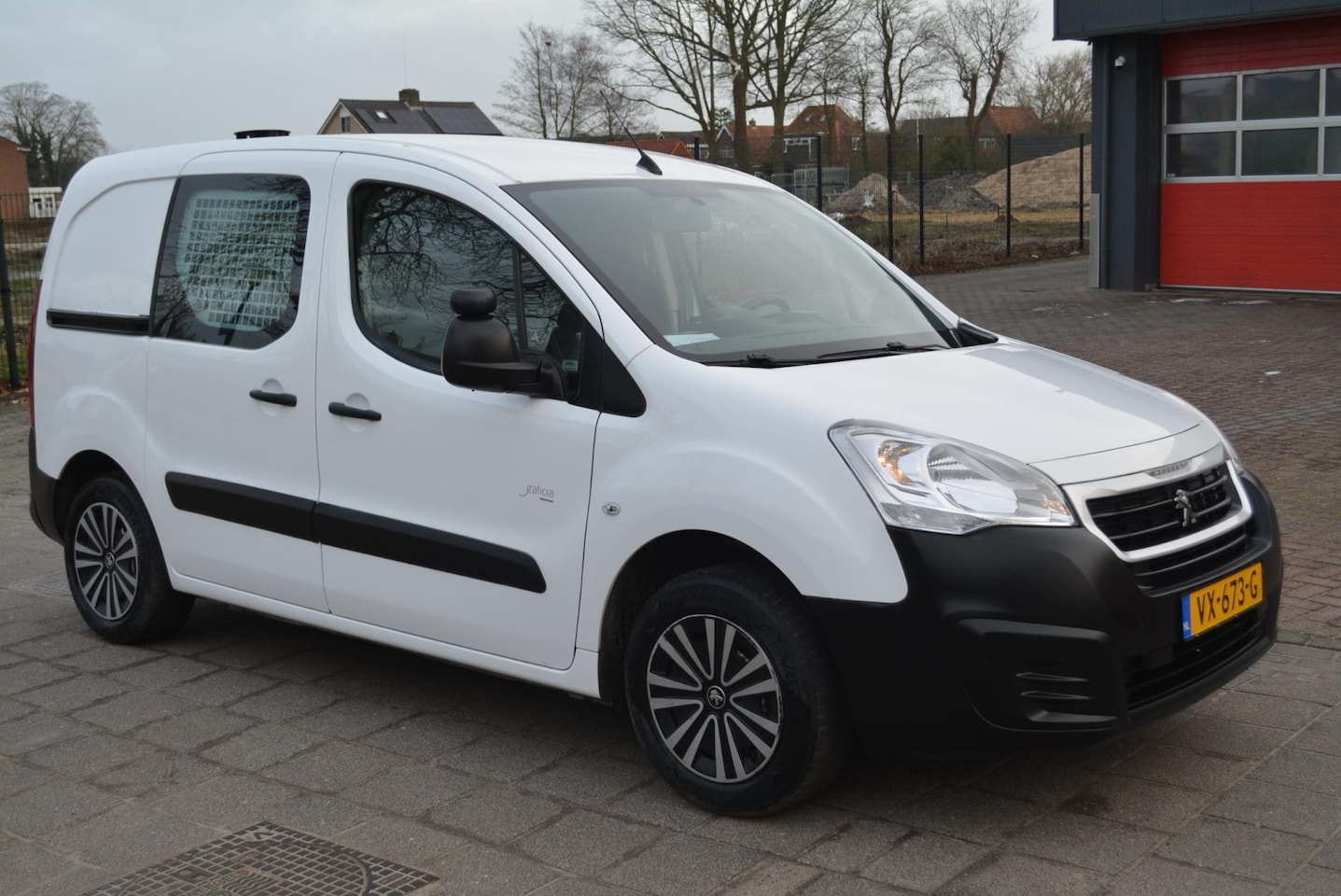 Peugeot Partner - 120 1.6 BlueHDi 100 L1 Première 120 1.6 BlueHDi 100 L1 Première - AutoWereld.nl