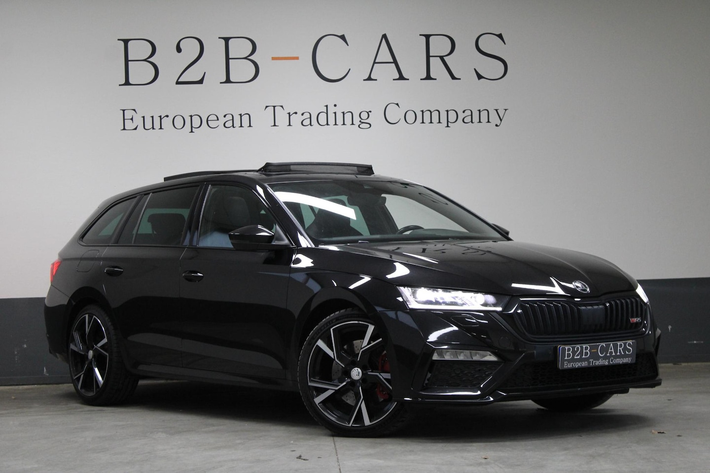 Skoda Octavia Combi - 2.0 TSI iV RS Panoramadak - Trekhaak - LED - AutoWereld.nl