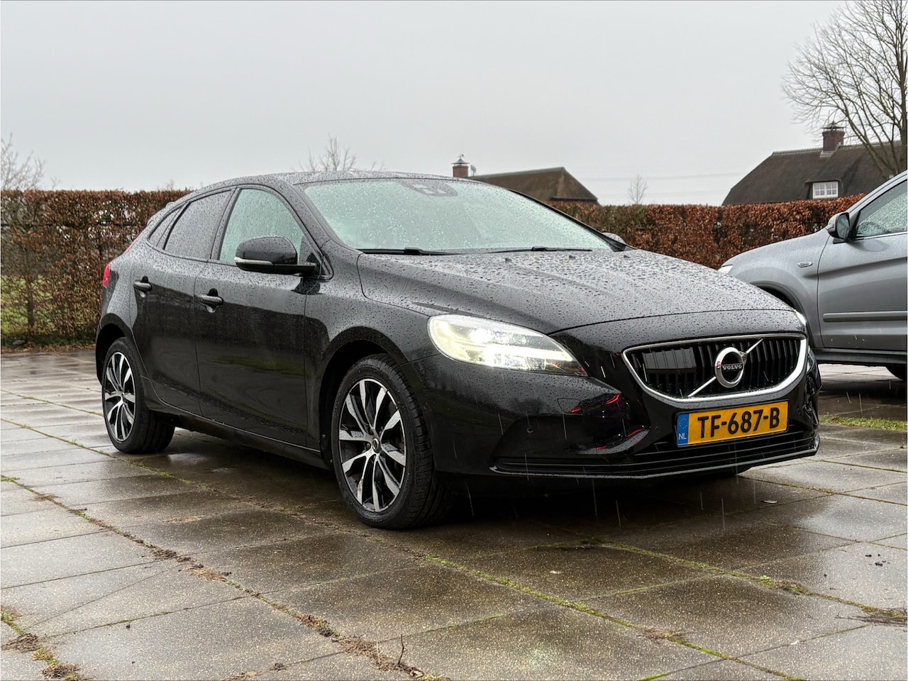 Volvo V40 - 2.0 D3 Dynamic  Harman Kardon - LED - TREKHAAK - - AutoWereld.nl
