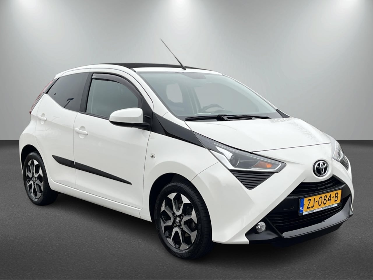 Toyota Aygo - 1.0 VVT-i X-Joy 1e eigenaar - AutoWereld.nl