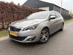 Peugeot 308 SW - 1.2 PureTech Allure / PANORAMADAK / NAVI / CRUISE