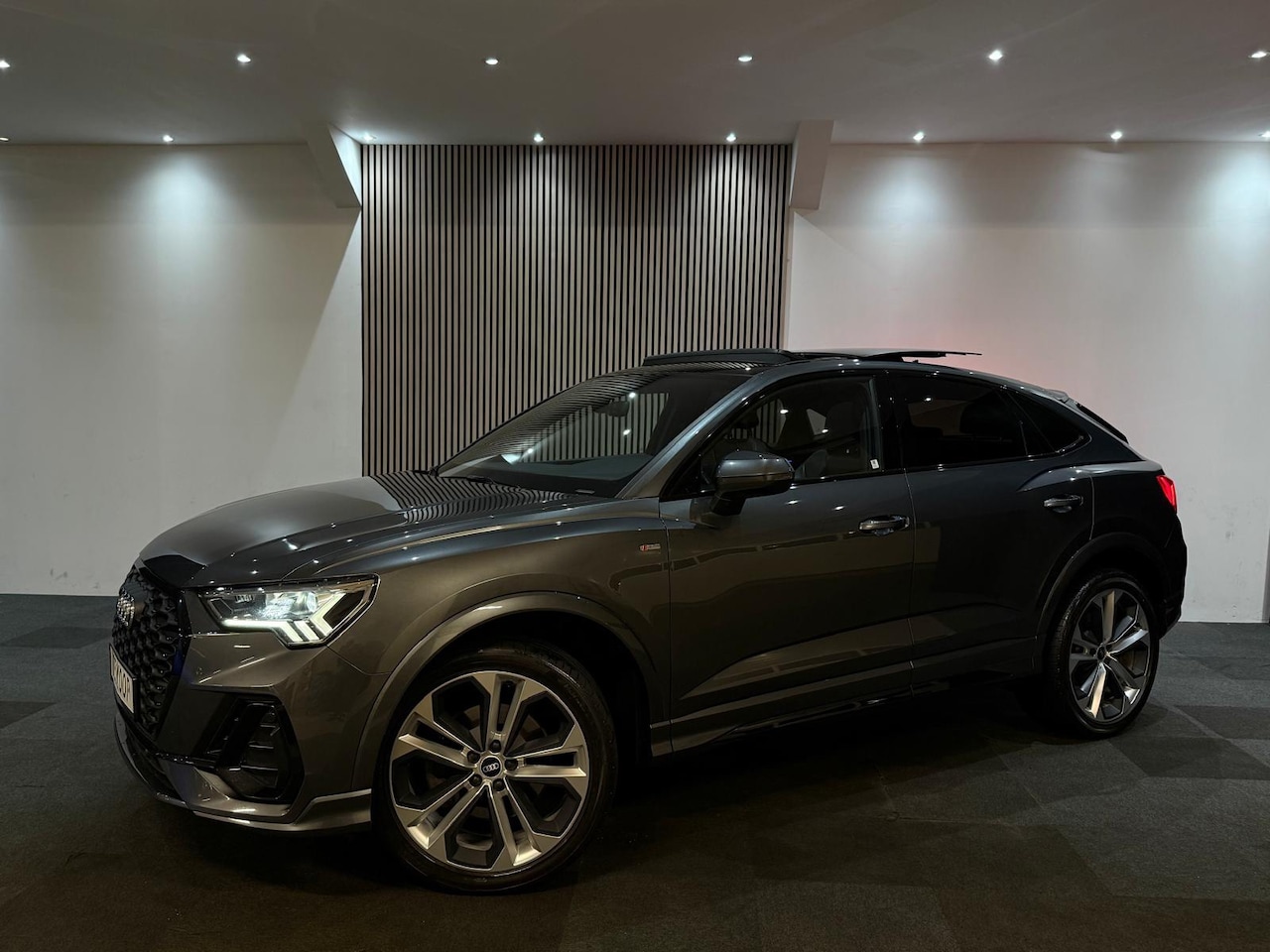 Audi Q3 Sportback - 45 TFSI quattro Sportback l S-Line l Pano l Mermory l Matrix l Ambient l Keyles l Camera l - AutoWereld.nl