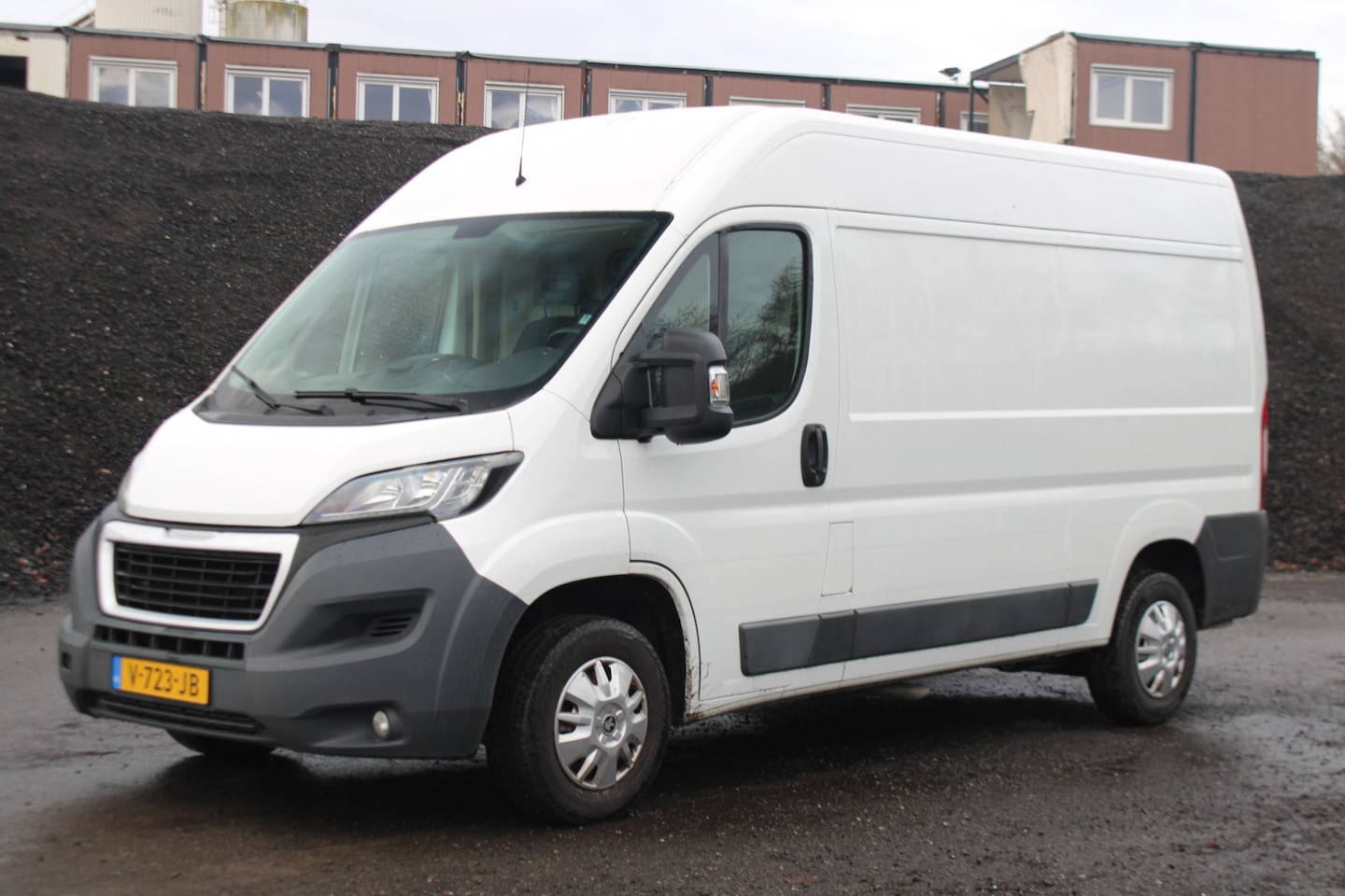 Peugeot Boxer - 330 2.0 BlueHDI L2H2 Premium Pack 330 2.0 BlueHDI L2H2 Premium Pack - AutoWereld.nl