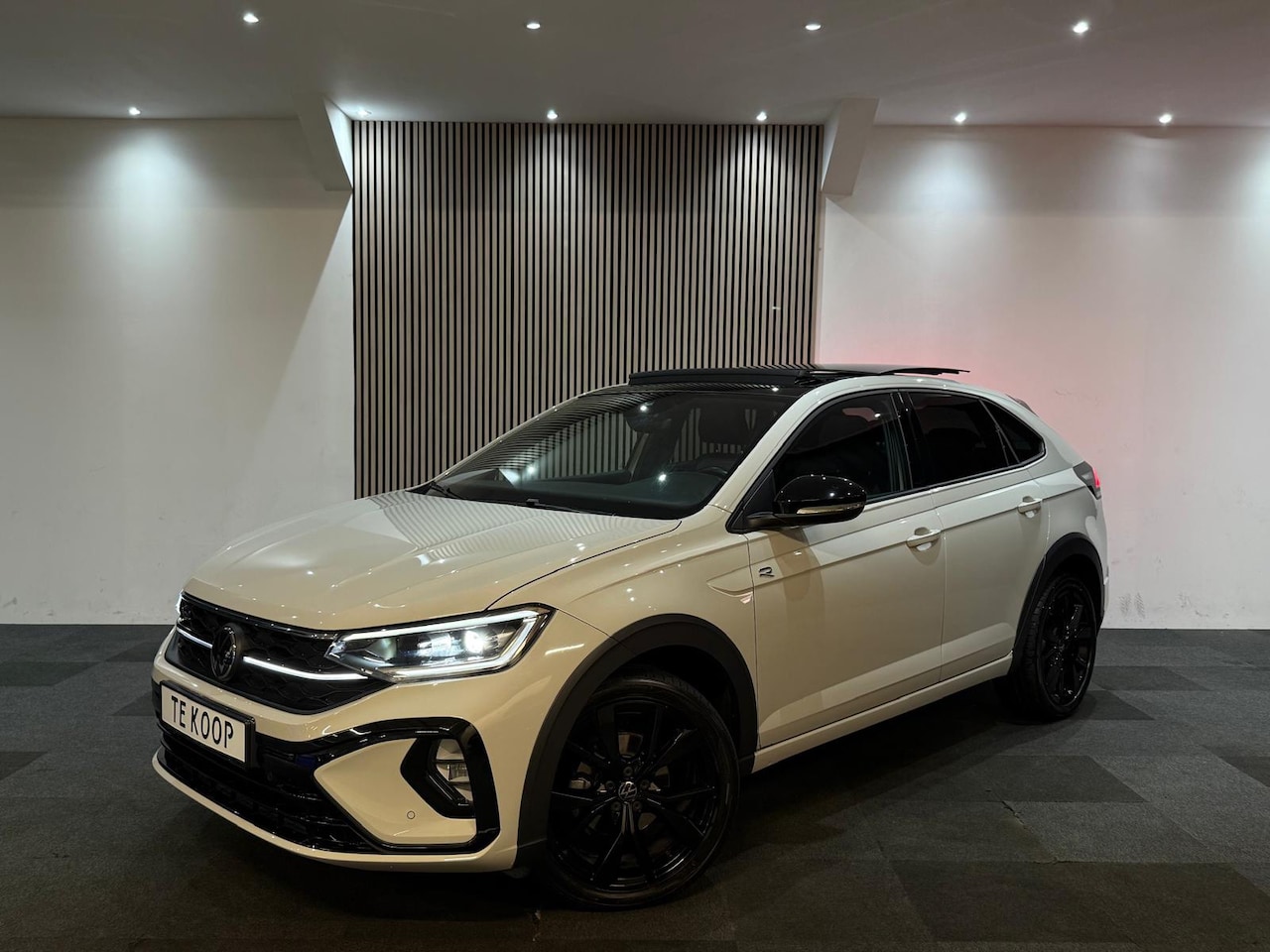 Volkswagen Taigo - 1.0 TSI R-Line Pano l ACC l Navi l Camera l IQ l ACC l Automaat - AutoWereld.nl