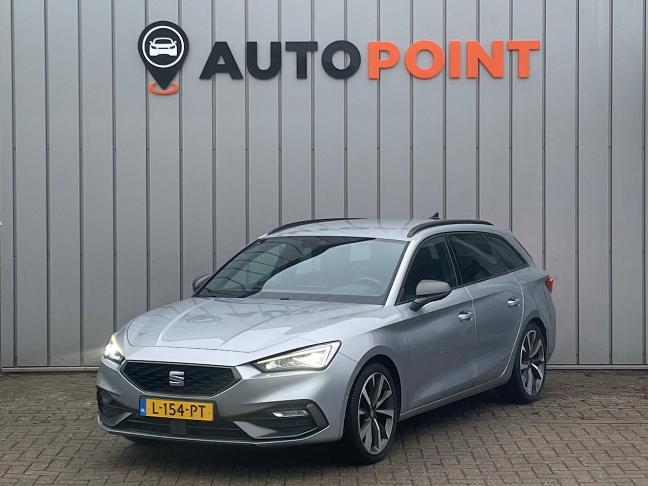 SEAT Leon Sportstourer - 1.5 eTSI FR-Business DSG ORG NL TREKHAAK|VIRTUALCOCKPIT|PARK.ASSIST|APPLECARPLAY|AMBIENT.L - AutoWereld.nl