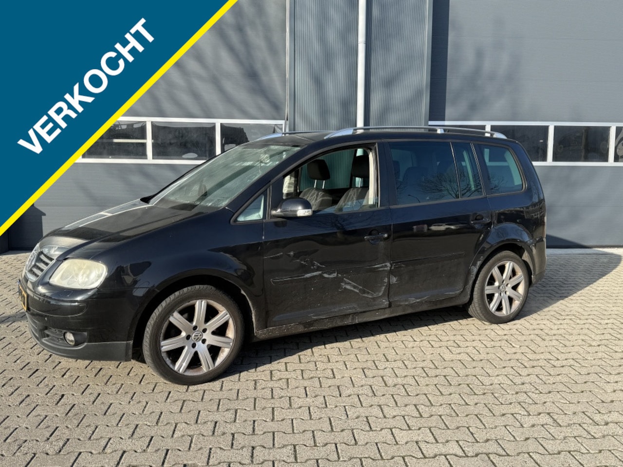 Volkswagen Touran - 2.0-16V FSI Highline 2.0-16V FSI Highline - AutoWereld.nl