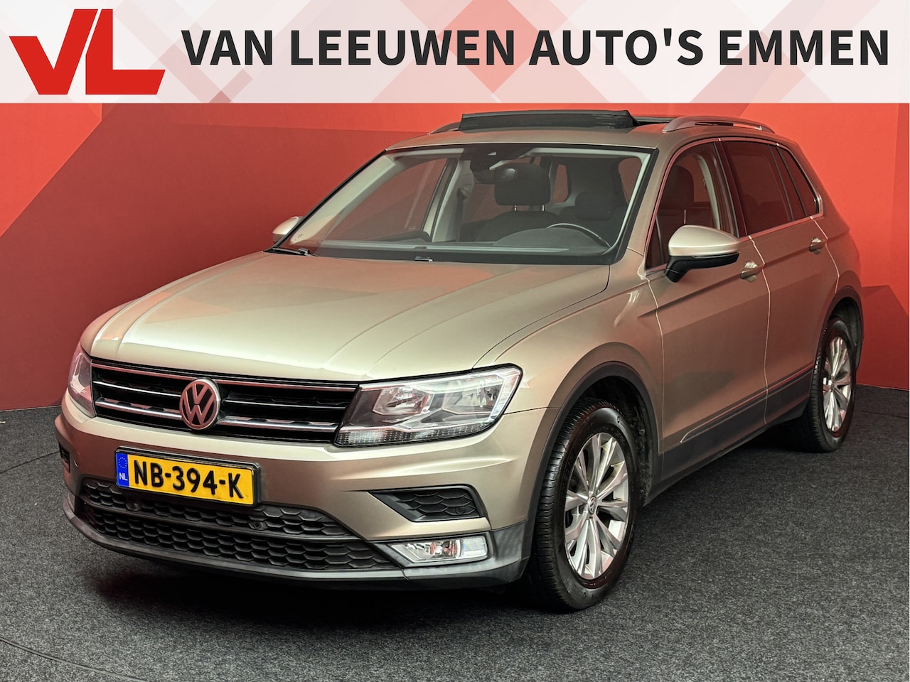 Volkswagen Tiguan - 2.0 TDI Connected Series | Automaat | Stoelverwarming | Pano | Adaptive Cruise | APK 21-01 - AutoWereld.nl