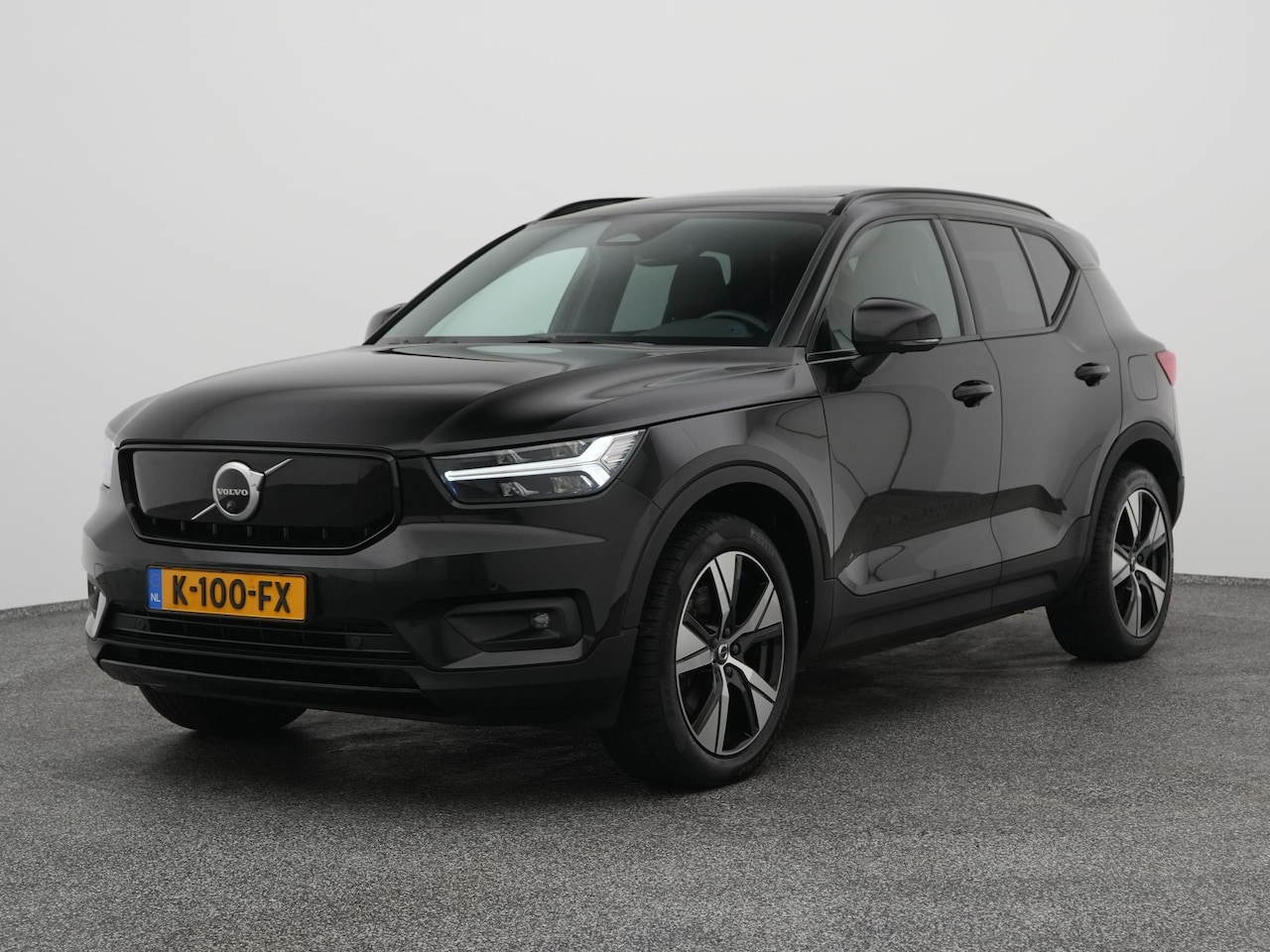 Volvo XC40 - Recharge P8 AWD R-Design | PANO | 360° | ADAPTIVE | STOEL- EN STUURVERW. - AutoWereld.nl