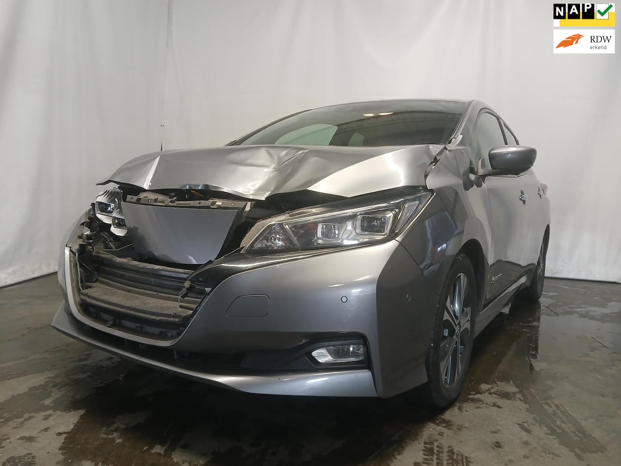 Nissan LEAF - Tekna 40 kWh - Frontschade - AutoWereld.nl