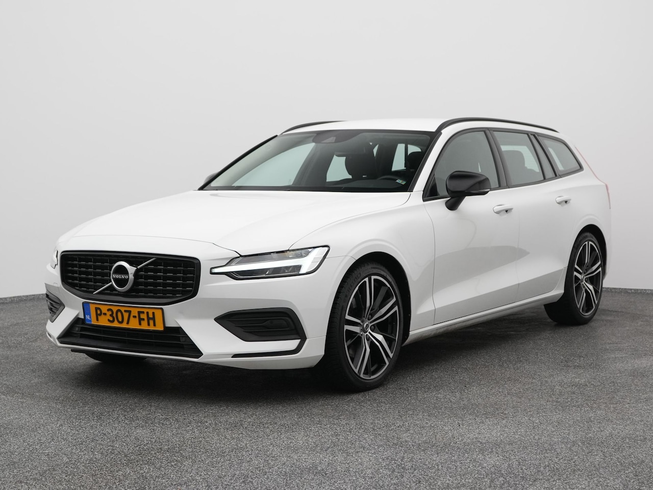 Volvo V60 - 2.0 B3 Momentum Advantage | CAMERA | STOEL- EN STUURVERW. | TREKHAAK - AutoWereld.nl