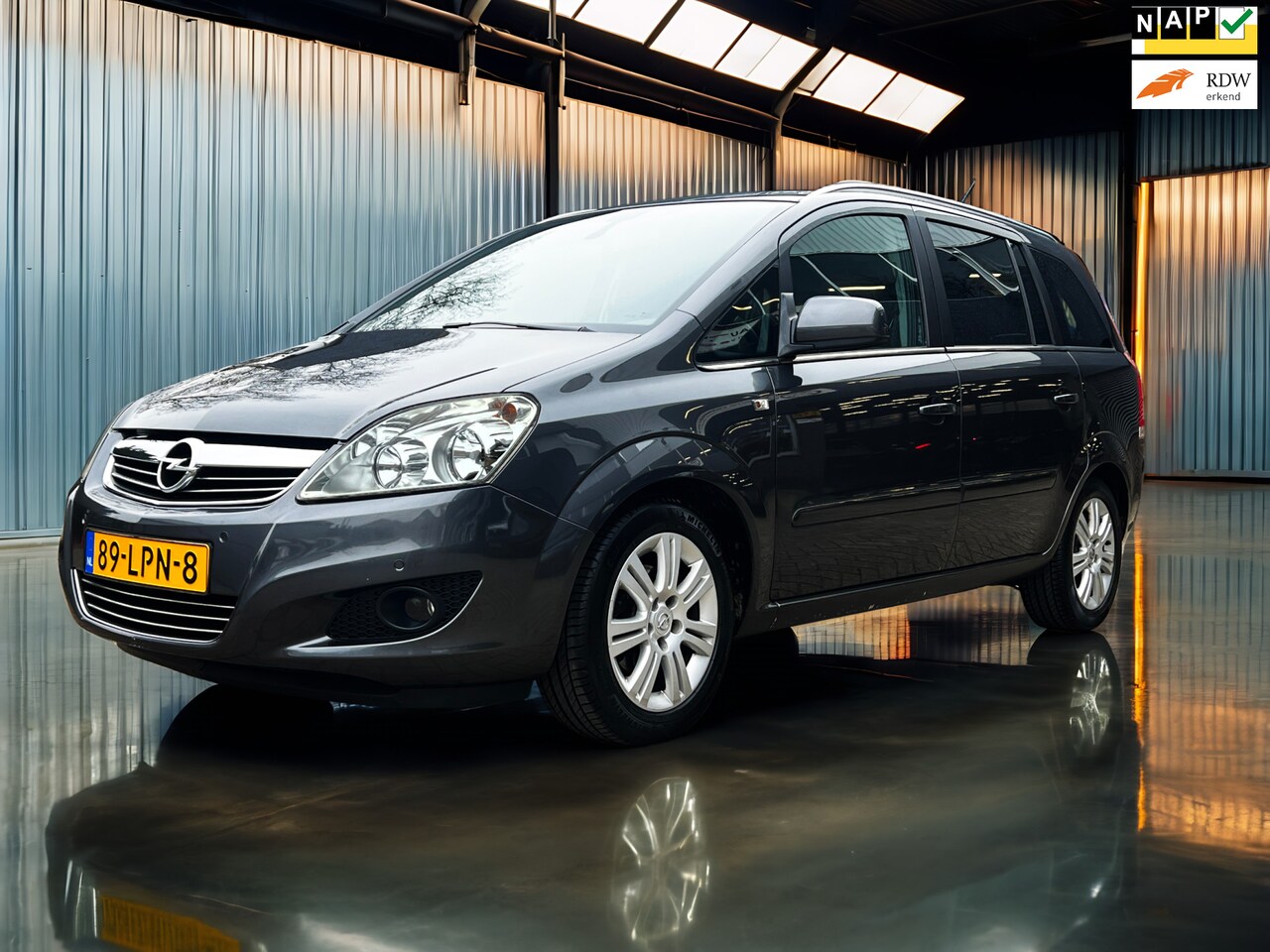 Opel Zafira - 1.8 Cosmo 7pers_Trekh_Navi_Cruise_Leder_Goedonderhouden - AutoWereld.nl