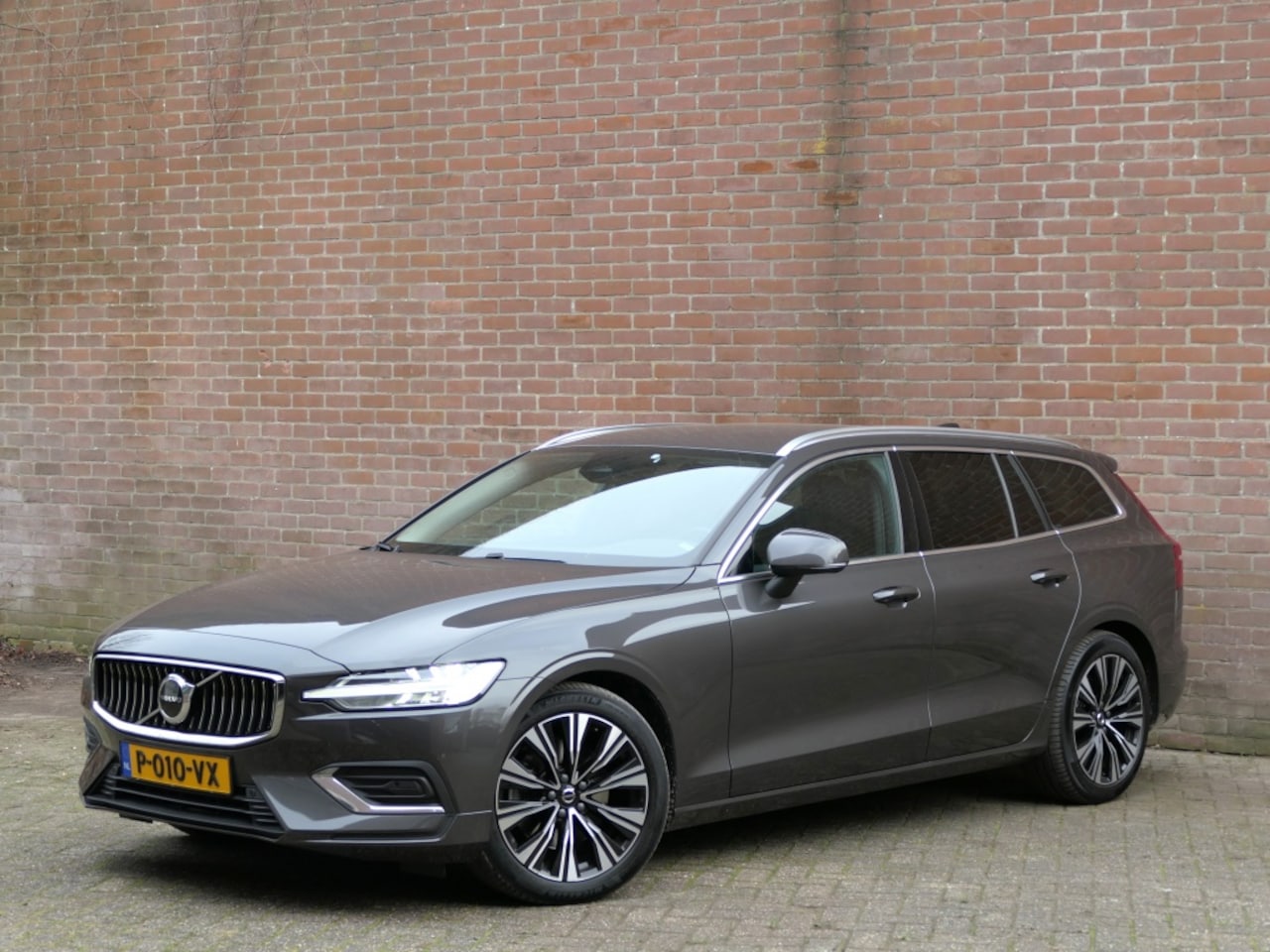 Volvo V60 - 2.0 B3 Plus Bright 12 MND garantie / Facelift / Google infotainm - AutoWereld.nl