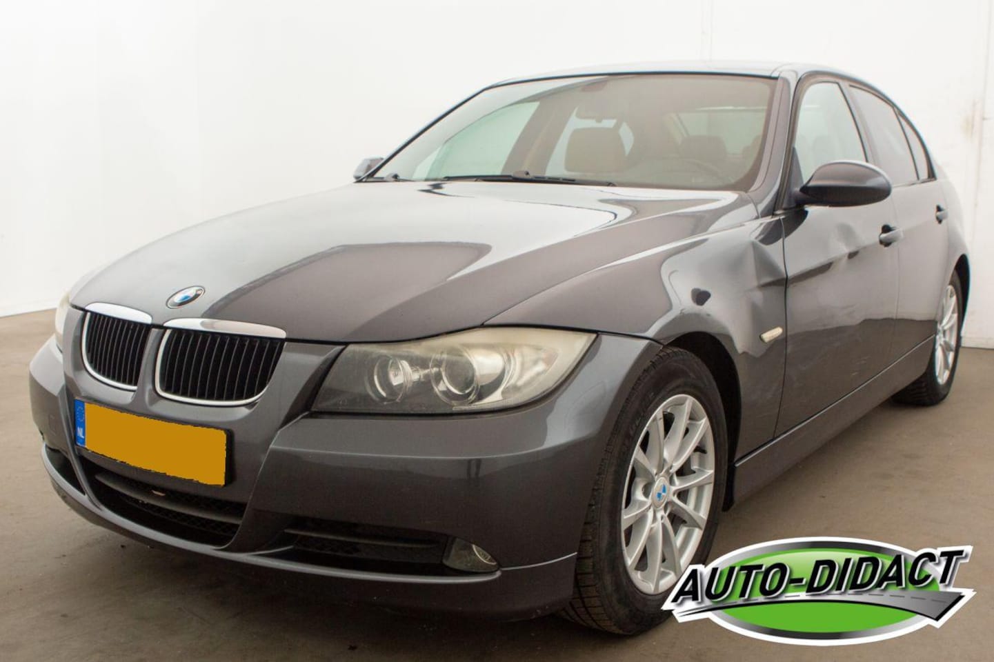BMW 3-serie - 320i Automaat Airco Leder - AutoWereld.nl