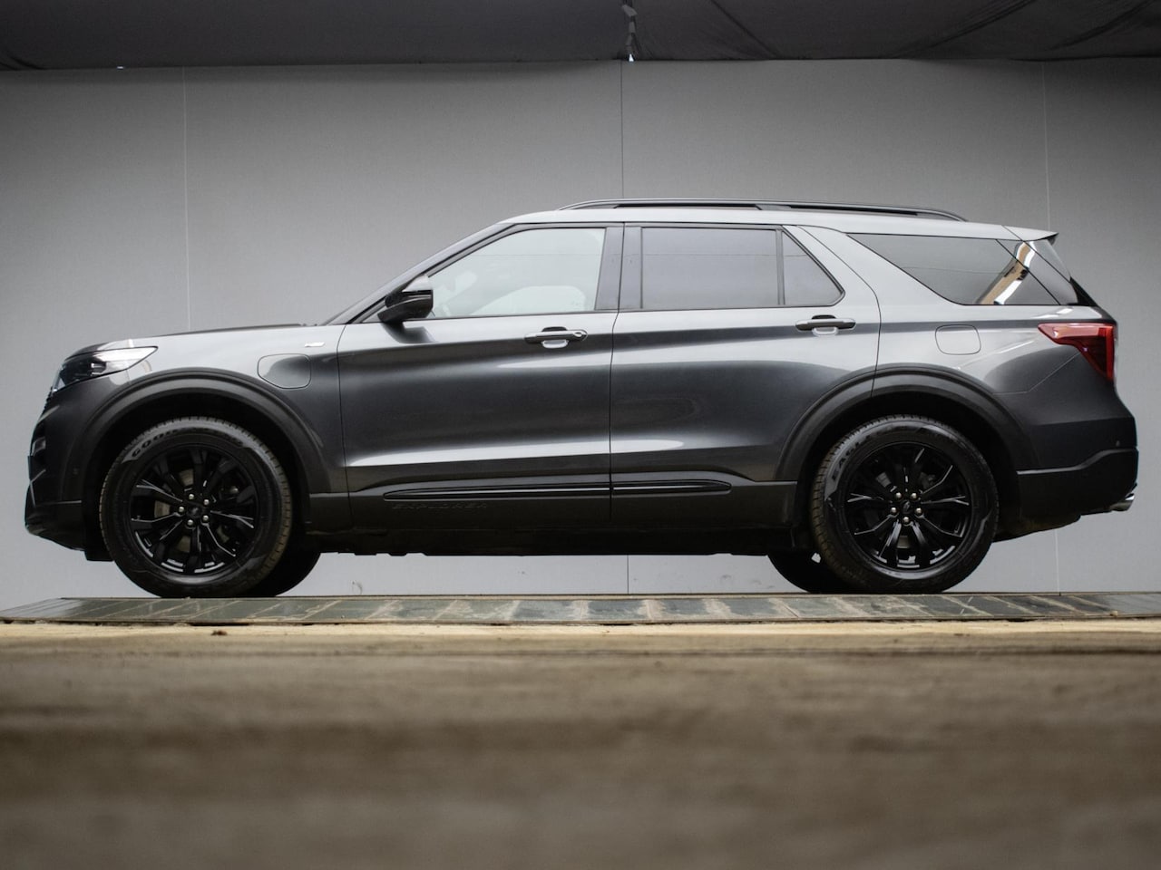 Ford Explorer - 3.0 V6 EcoBoost PHEV ST-Line 7P Sport (PANORAMADAK,APPLE CARPLAY,NAVI,CAMERA,STOEL/STUUR V - AutoWereld.nl