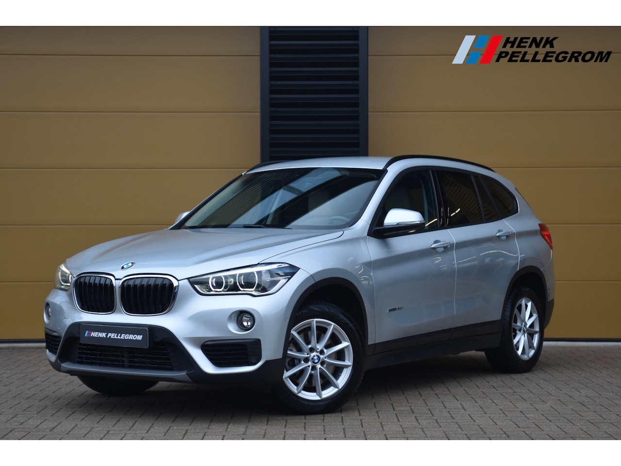BMW X1 - sDrive20i High Executive * Lederen bekleding * LED * Head-up * Stoelverwarming * - AutoWereld.nl