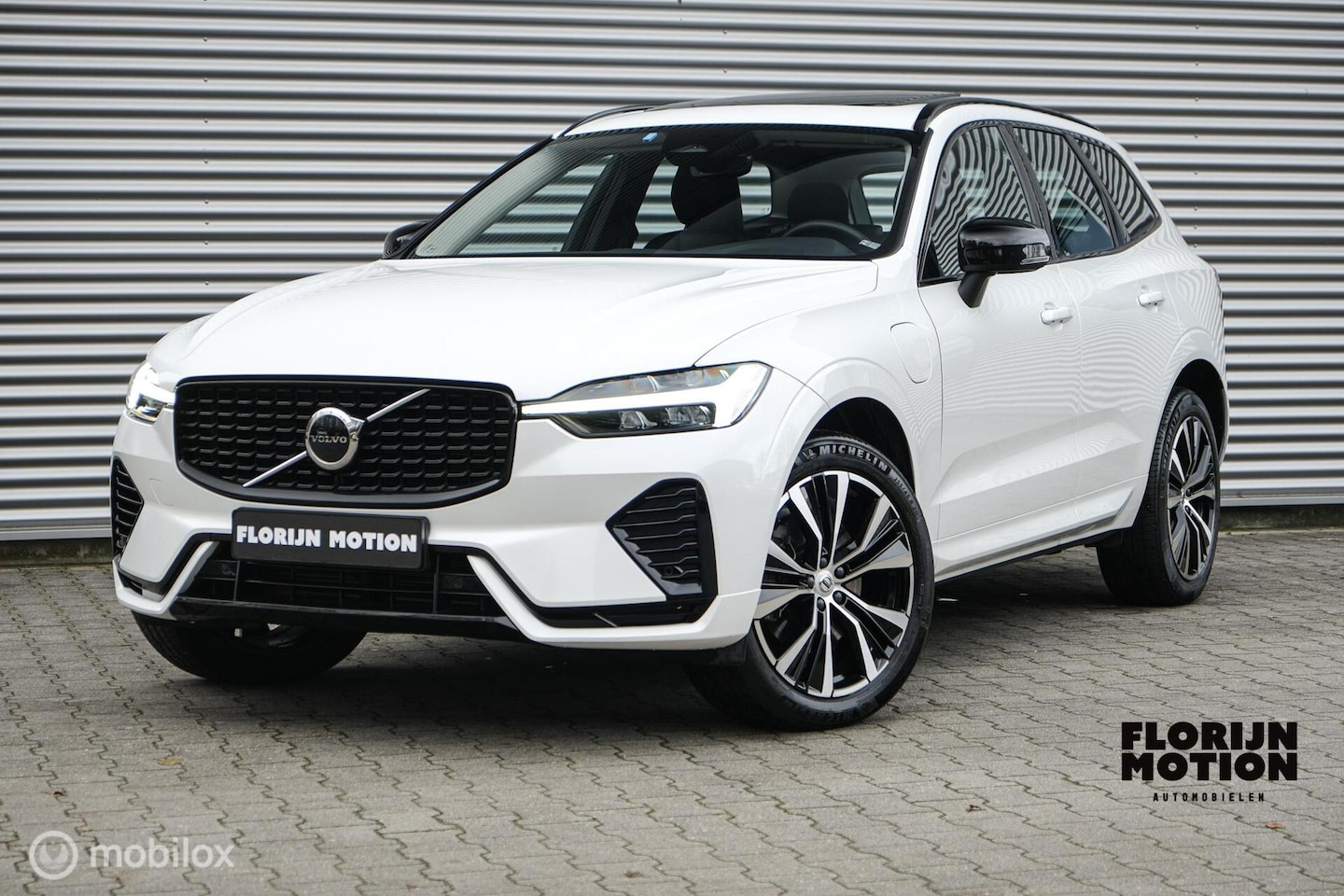 Volvo XC60 - 2.0 T8 Plug-in hybrid AWD Ultimate Dark | Long Range | H&K | Pano | Google Dash | Stuur-st - AutoWereld.nl