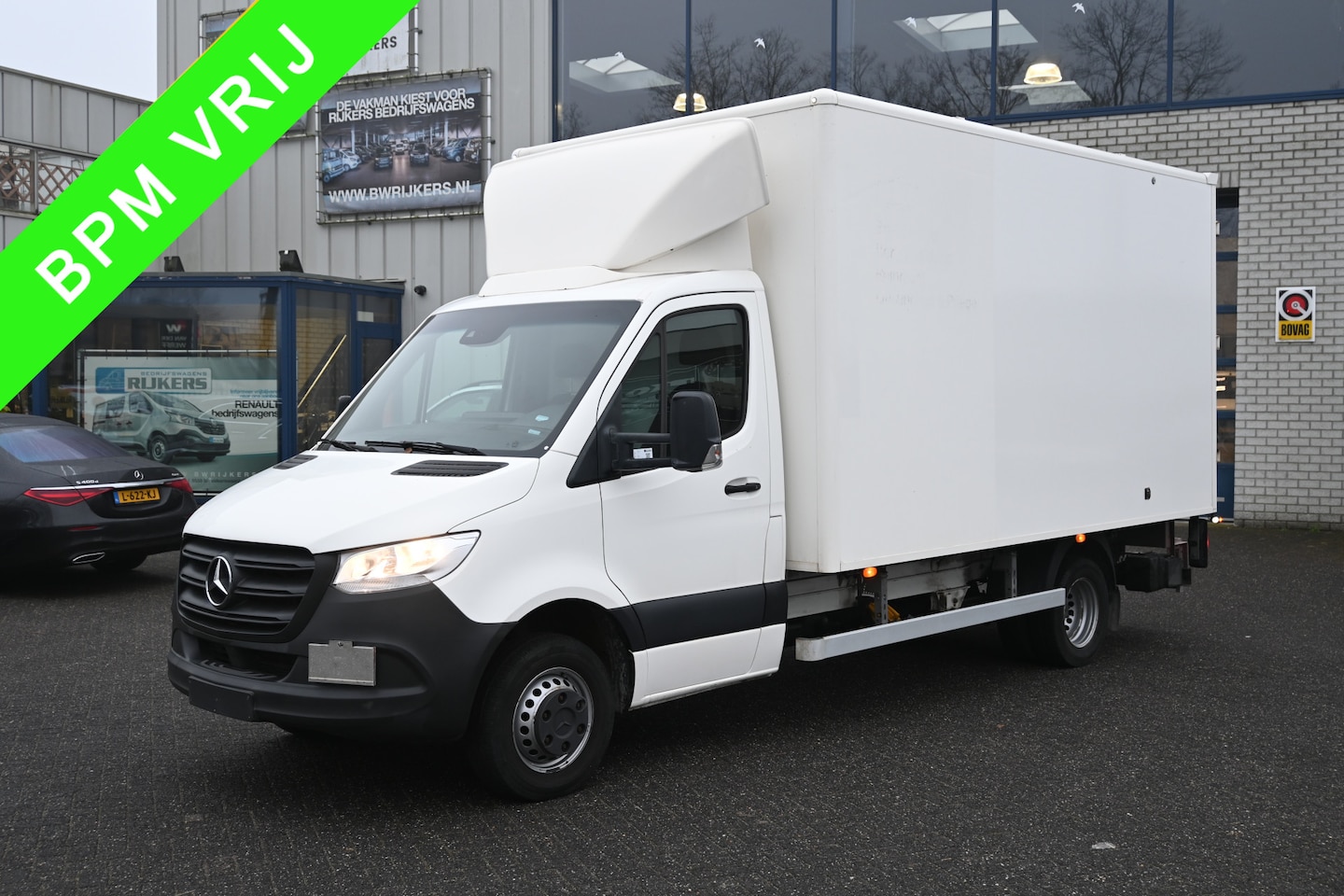 Mercedes-Benz Sprinter - 514 CDI Bakwagen met laadklep Airco, Camera, MBUX, Geveerde stoel - AutoWereld.nl