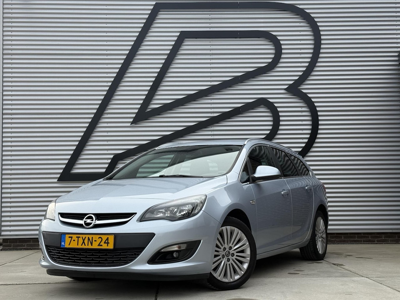 Opel Astra Sports Tourer - 1.4 Turbo Design Edition 2e Eiganaar,Navi,Afn.Trekhaak,Pdc,120pk,Clima,Cruise,6 Bak,Lm vel - AutoWereld.nl