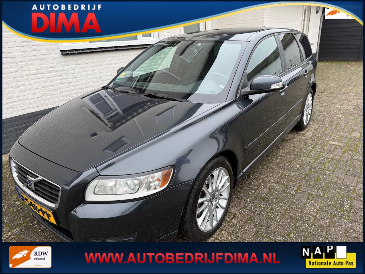 Volvo V50 - 2.4 Automaat/ Leder/ Navi/ Cruise Control/ Afnb Trekhaak/ Stoelverwarming/ ECC - AutoWereld.nl