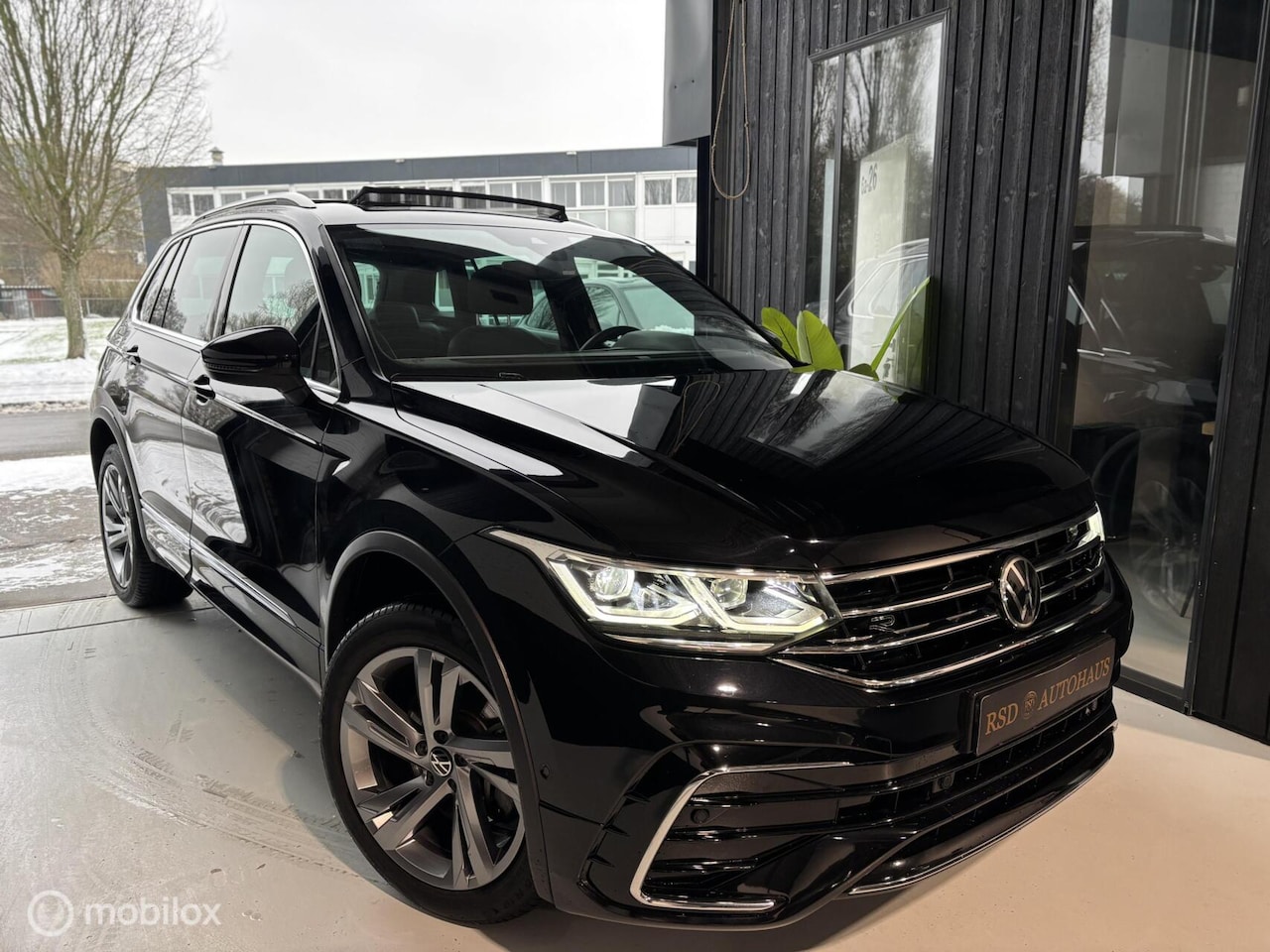 Volkswagen Tiguan - 1.4 TSI eHybrid R-Line Pano camera Matrix - AutoWereld.nl