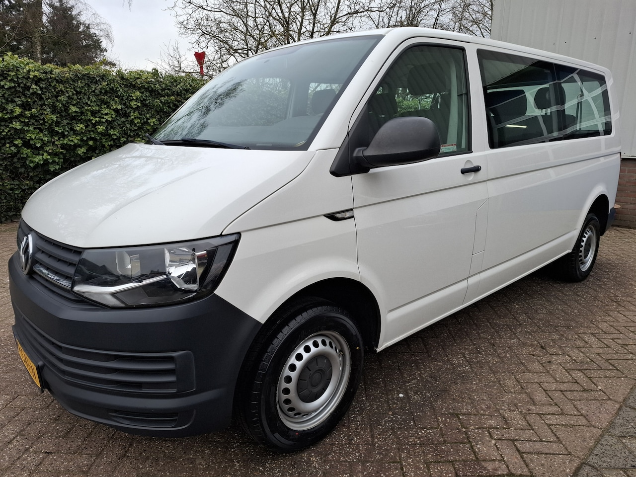Volkswagen Transporter Kombi - 2.0 TSI L2H1 15650.- INCL BTW 9-PERSOONS BENZINE 150PK - AutoWereld.nl
