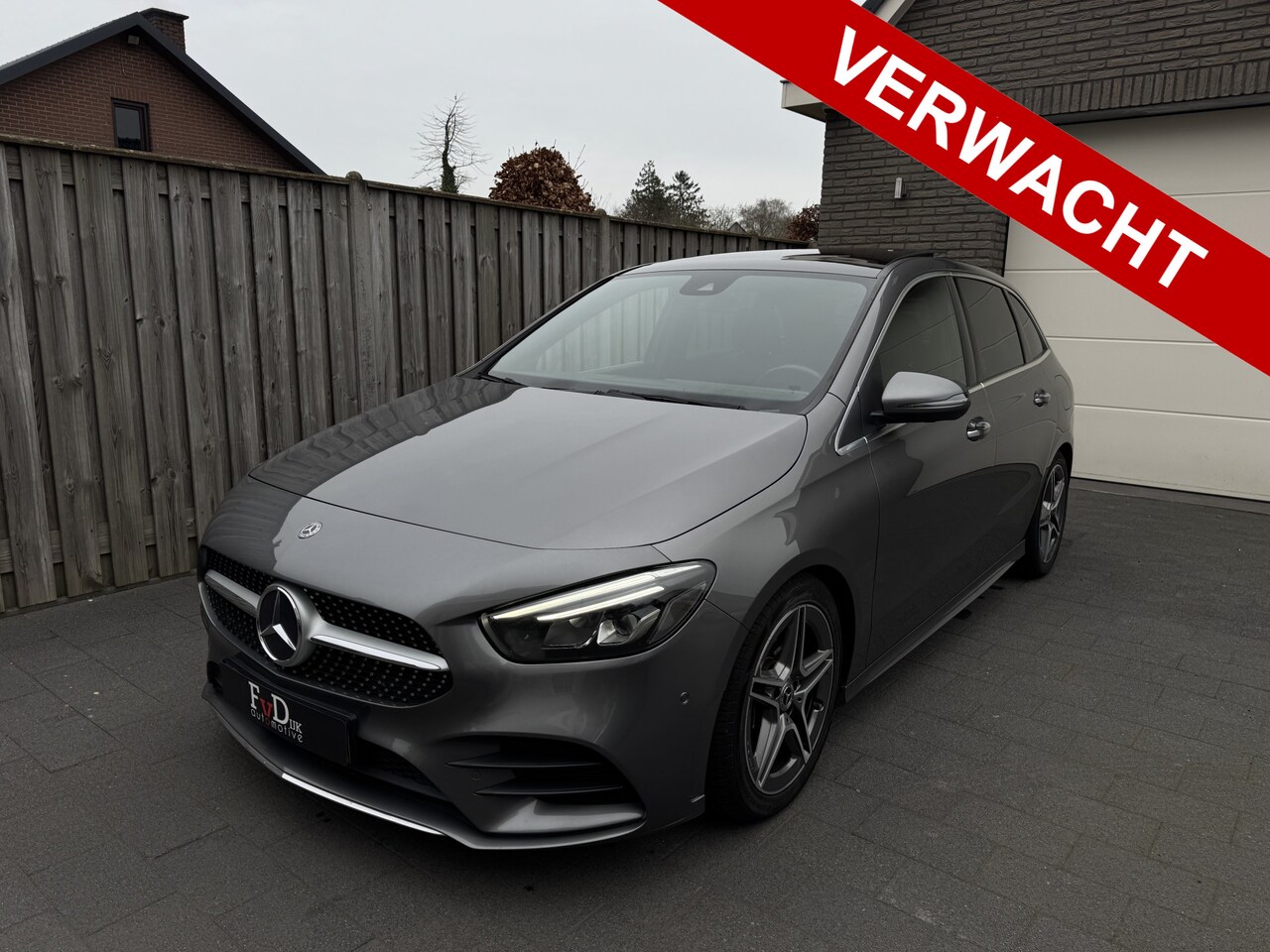 Mercedes-Benz B-klasse - 180 AMG Aut Panoramadak Widescreen SfeerVerlichting SportLeder Led Camera 18" Trekhaak Pdc - AutoWereld.nl