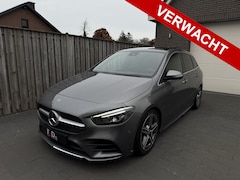 Mercedes-Benz B-klasse - 180 AMG Aut Panoramadak Widescreen SfeerVerlichting SportLeder Led Camera 18" Trekhaak Pdc