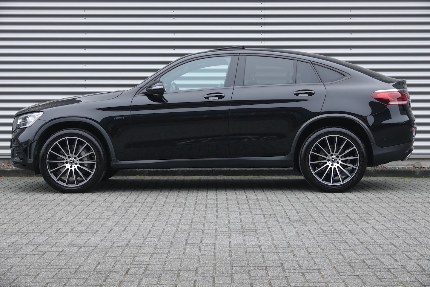 Mercedes-Benz GLC-klasse Coupé - 300e 4MATIC Business Solution AMG | Schuifdak | Trekhaak | Night | Carplay | - AutoWereld.nl