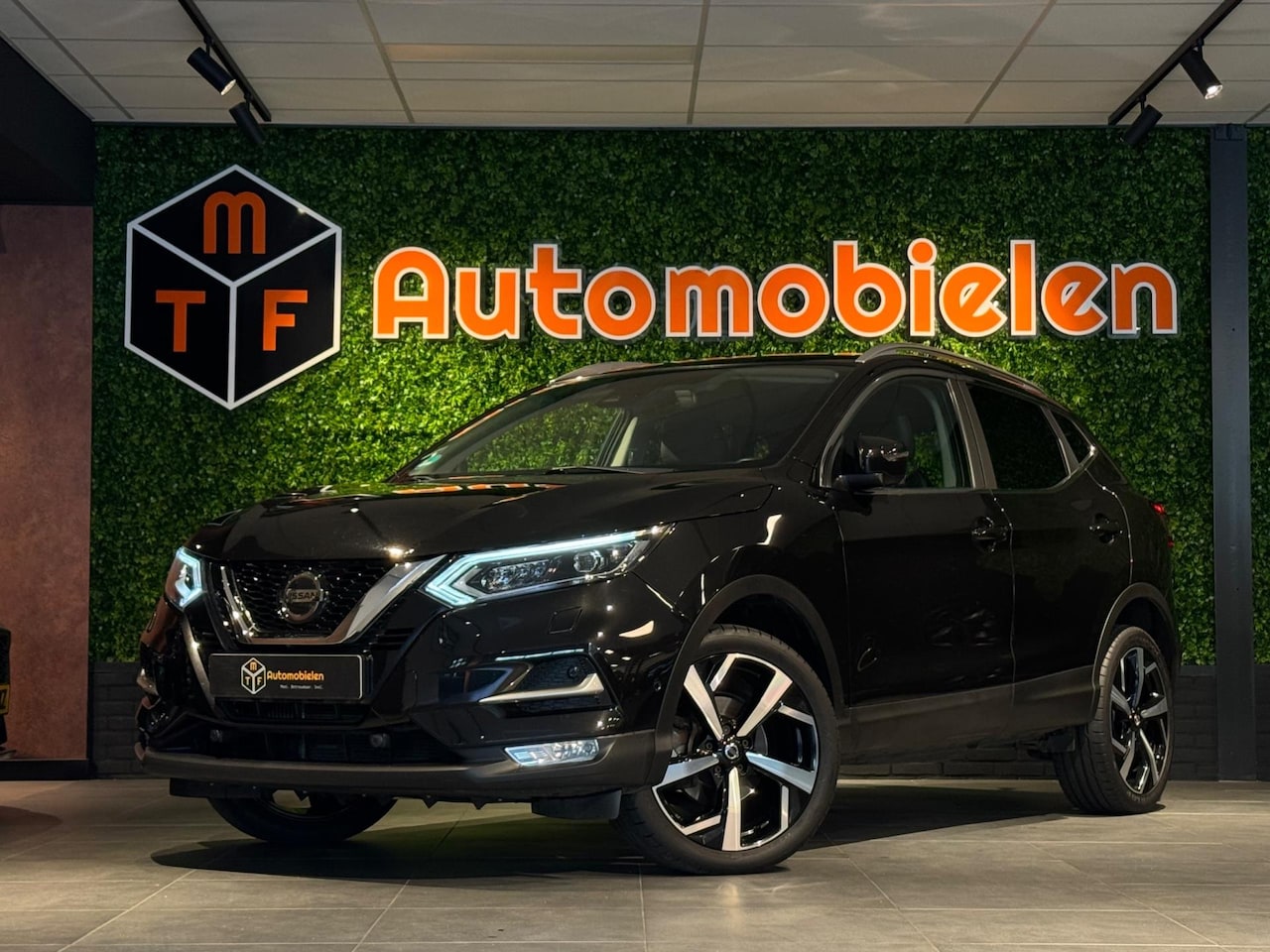 Nissan Qashqai - 1.3 DIG-T 140 PK Tekna + |360°CAMERA|PANO|LEDER|BOMVOL - AutoWereld.nl