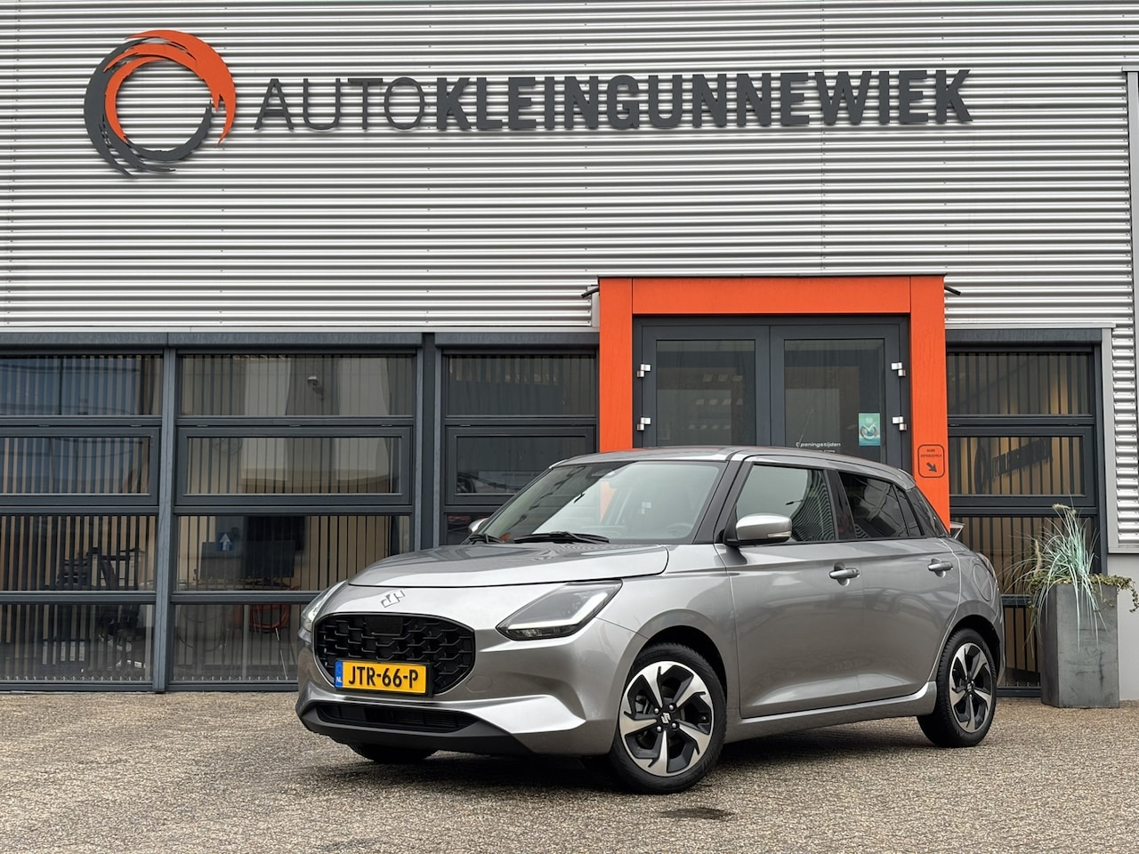 Suzuki Swift - 1.2 Style Smart Hybrid / Allseason Banden / Navi / Apple carplay / Android Auto / Stoelver - AutoWereld.nl