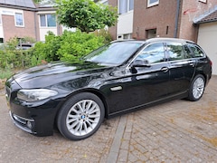BMW 5-serie Touring - 520i Luxury Edition Nieuwe motor bij 155000km / comfortstoelen / goed onderhouden