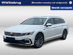 Volkswagen Passat Variant - 1.4 TSI DSG PHEV GTE Business / Panorama dak / Ledere bekleding / Trekhaak / Led Matrix