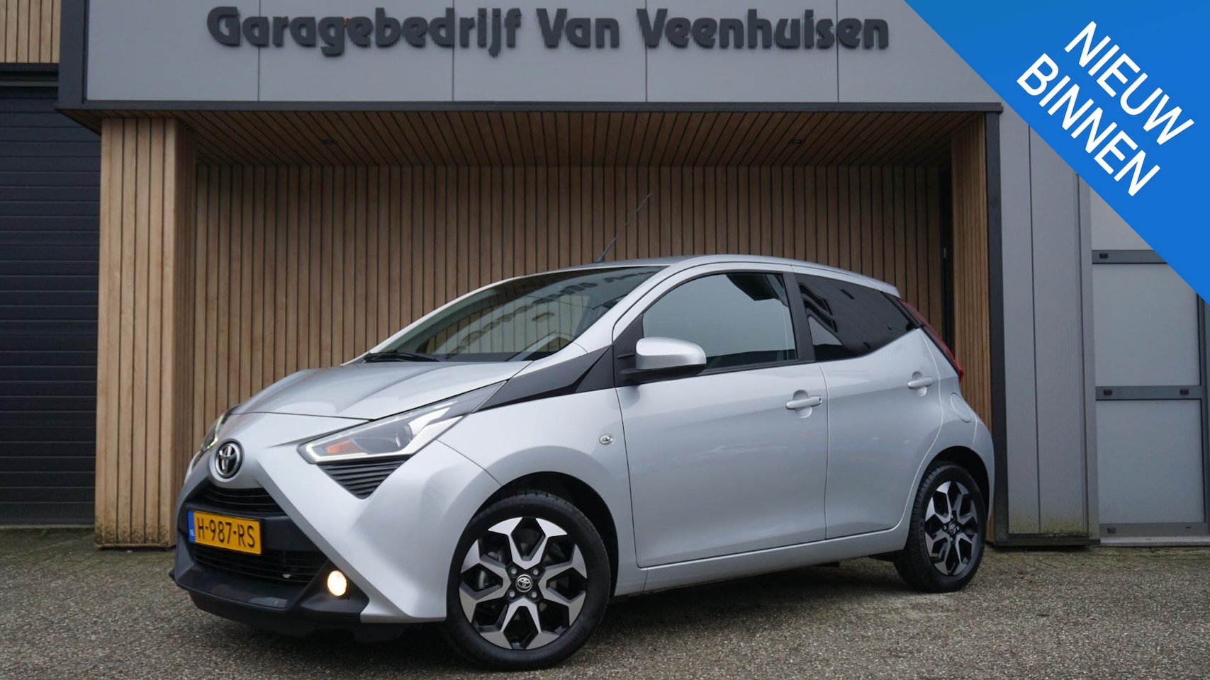 Toyota Aygo - 1.0 VVT-i 72pk x-joy 5Drs Clima Groot scherm 15inch LM A-Camera LED Elek.pack 11584km! *NL - AutoWereld.nl