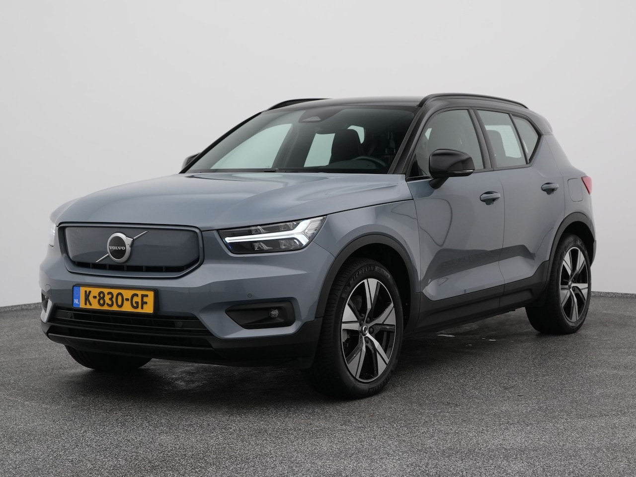 Volvo XC40 - Recharge P8 AWD R-Design | CAMERA | ADAPTIVE | STOEL- EN STUURVERW. | TREKHAAK - AutoWereld.nl