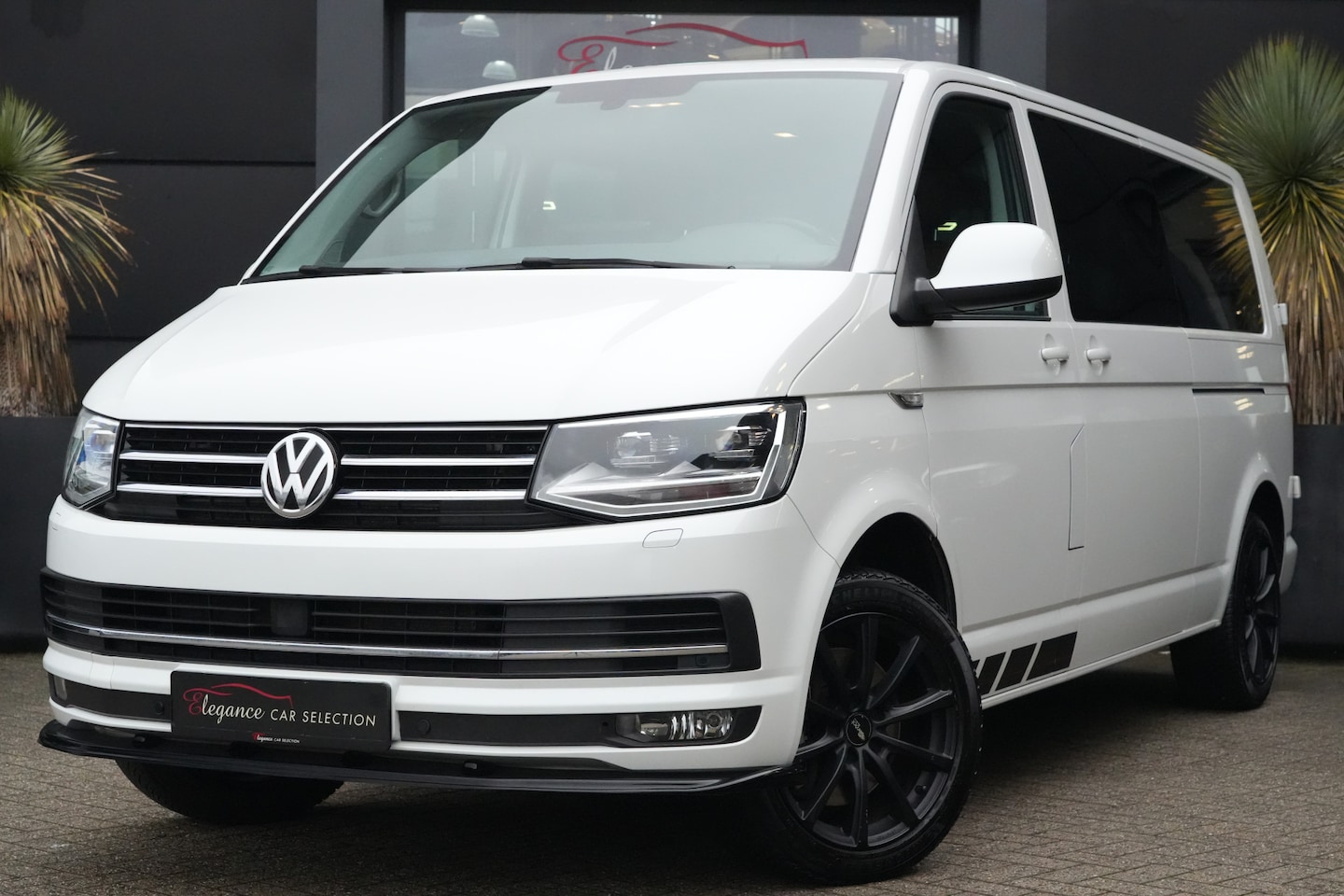Volkswagen Transporter - 2.0 TDI L2H1 DC Highline 204pk AppleCarplay/Trekhaak/ACC - AutoWereld.nl