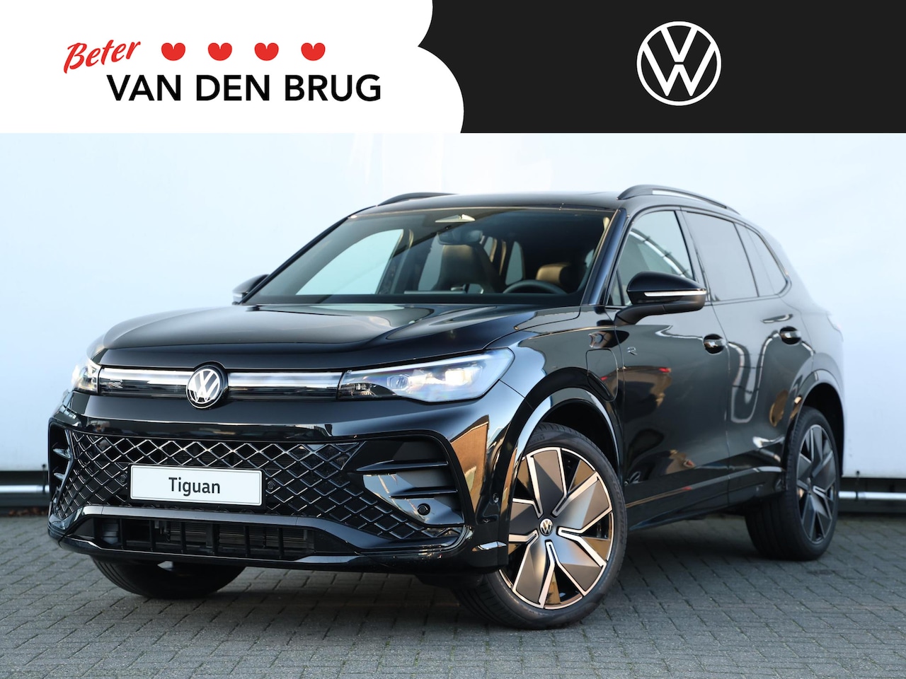 Volkswagen Tiguan - R-Line Edition 1.5 eHybrid 204 PK Black style | Trekhaak | Panoramadak | Navigatie | Camer - AutoWereld.nl