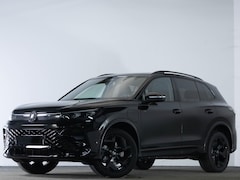 Volkswagen Tiguan - 1.5 eHybrid R-Line Edition 204 PK | Panodak | Trekhaak | Black Style | 360 Camera | Stuur