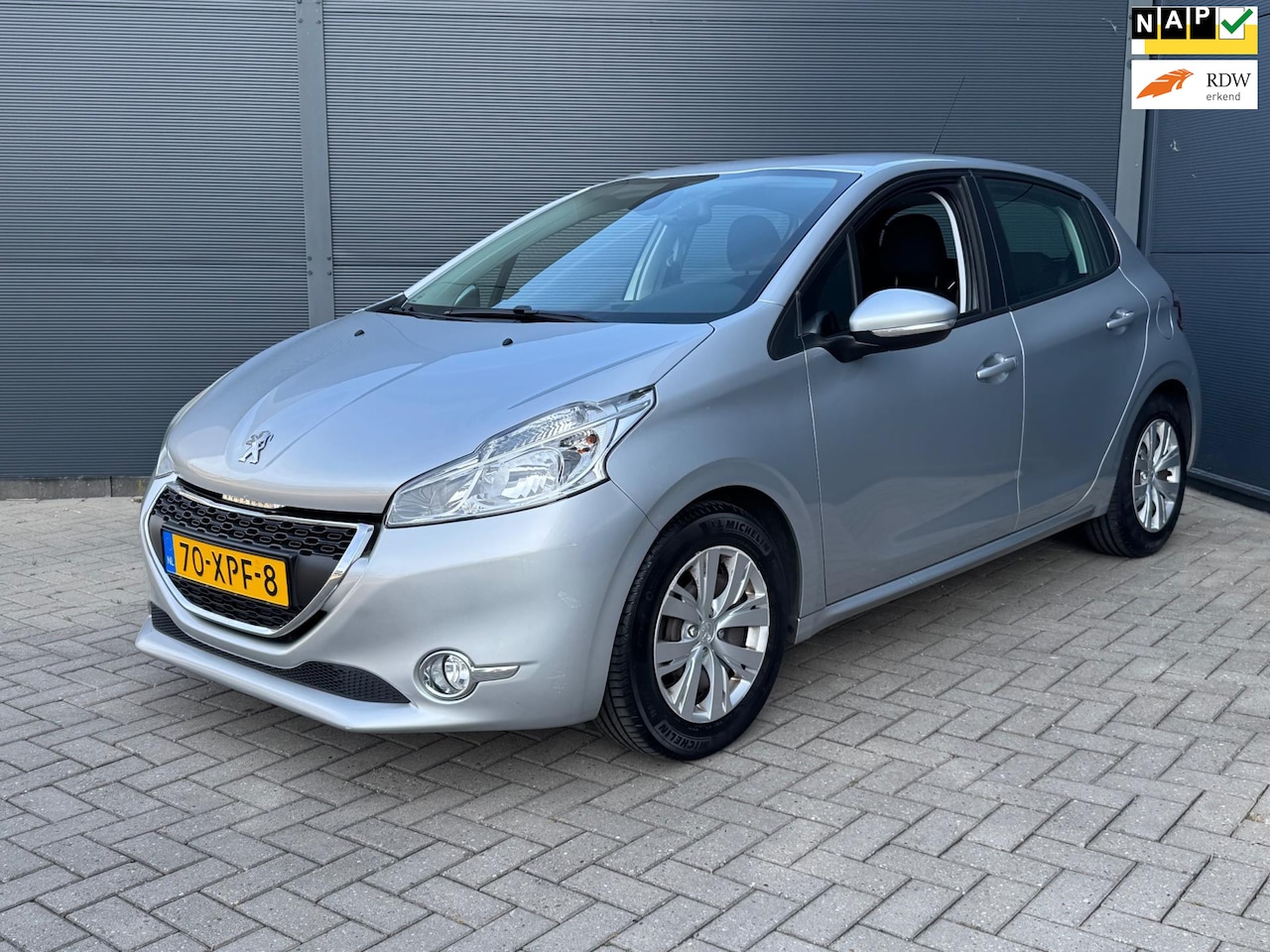 Peugeot 208 - 1.4 VTi Envy / Navi / Nap / Pdc - AutoWereld.nl