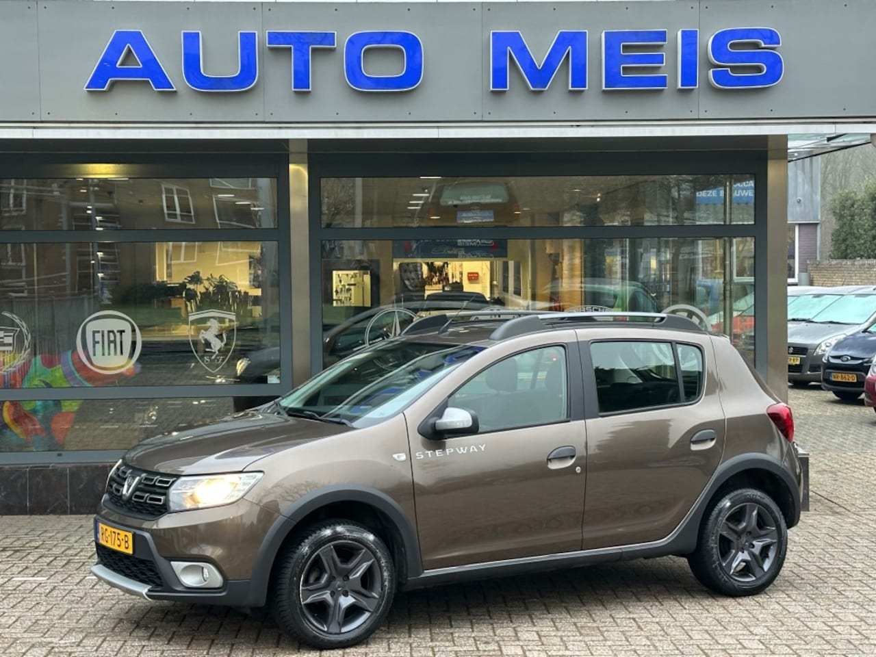 Dacia Sandero Stepway - 0.9 TCE Bi-Fuel Stepway Ambiance Navi Cruise Camera 1-eigenaar - AutoWereld.nl