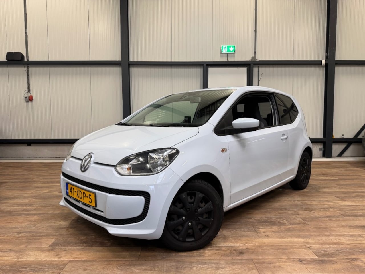 Volkswagen Up! - 1.0 move up! BlueMotion / AIRCO / NAVI / - AutoWereld.nl