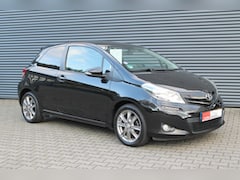 Toyota Yaris - 1.3 VVT-i Comfort Sport Uitvoering. 3-Deurs NAVIGATIE