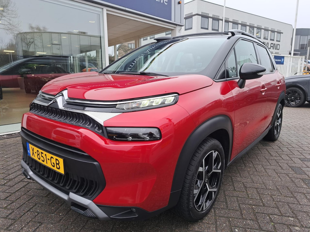 Citroën C3 Aircross - 1.2 PureTech Shine Pack panoramdak / stoelverwarming / app / HD / automaat - AutoWereld.nl