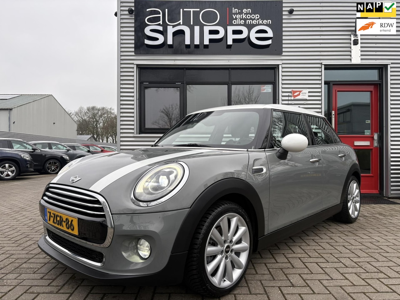 MINI Cooper - Mini 1.5 Chili Business -5DRS.-CLIMA-KEYLESS-2 TONE-NAVI-BLUETOOTH-SPORTSTOELEN-LED KOPLAM - AutoWereld.nl