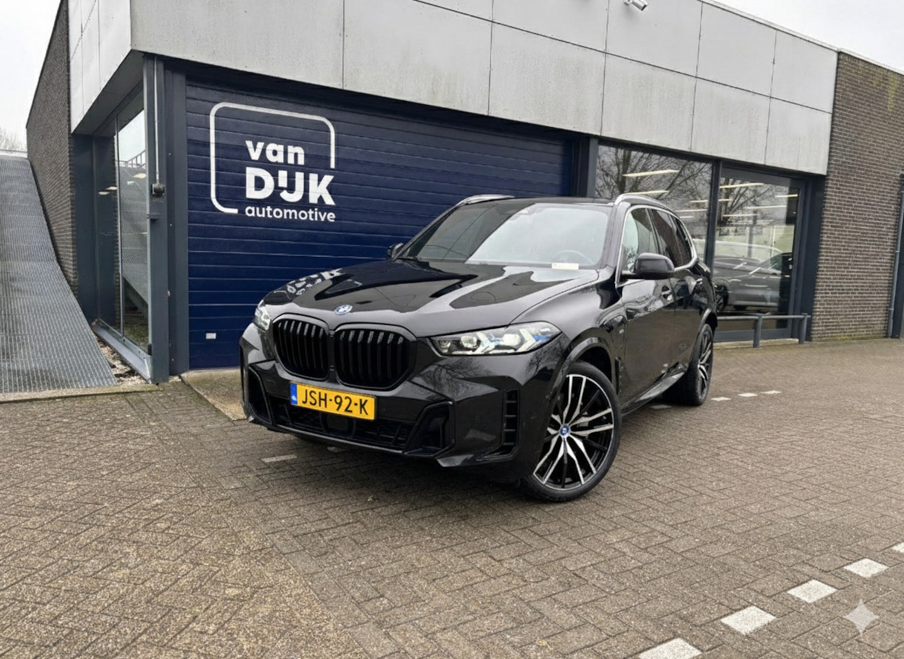 BMW X5 - xDrive50e M-Sport PANORAMA DAK HARMAN KARDON 360 CAMERA 22 INCH VELGEN LUCHTVERING - AutoWereld.nl