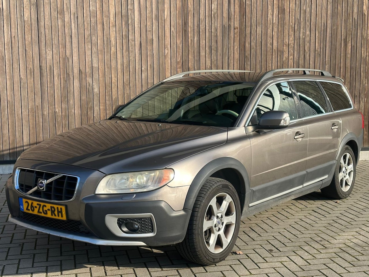 Volvo XC70 - 2.4 D5 Summum | XENON | AUT | NAVI | - AutoWereld.nl