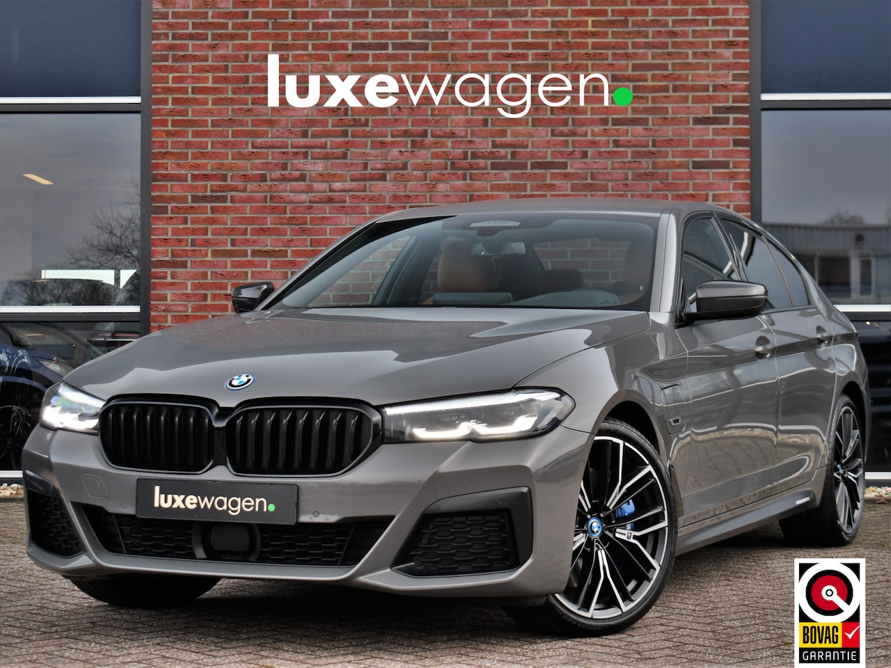 BMW 5-serie - 545e xDrive M-Sport Berninagrau ACC HiFi 20inch Shadow - AutoWereld.nl