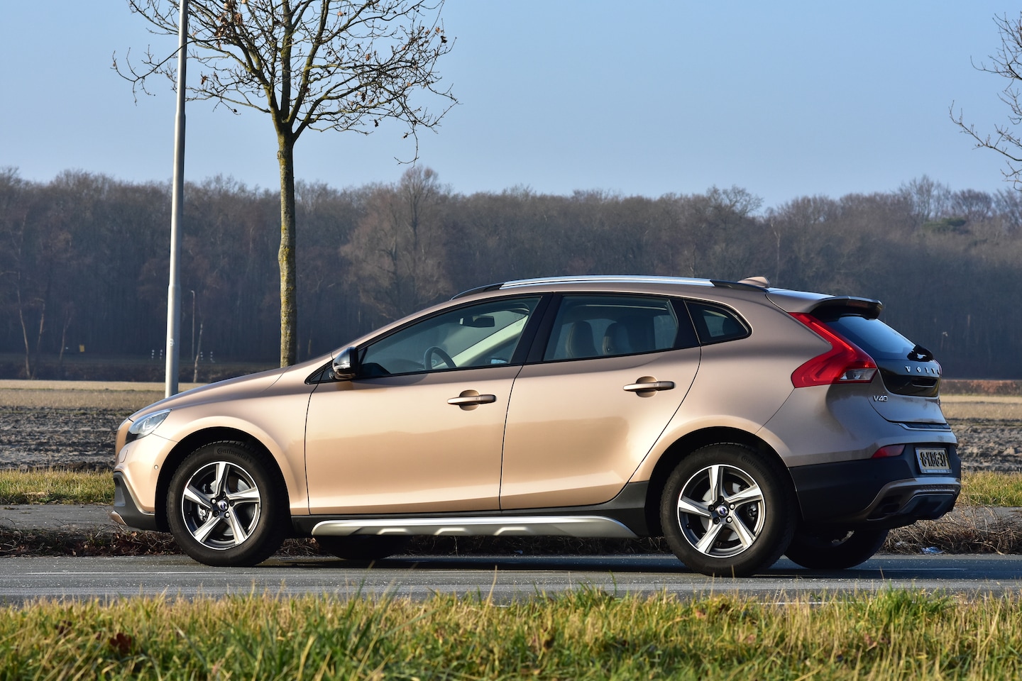 Volvo V40 Cross Country - 1.6 T4 Summum - AutoWereld.nl