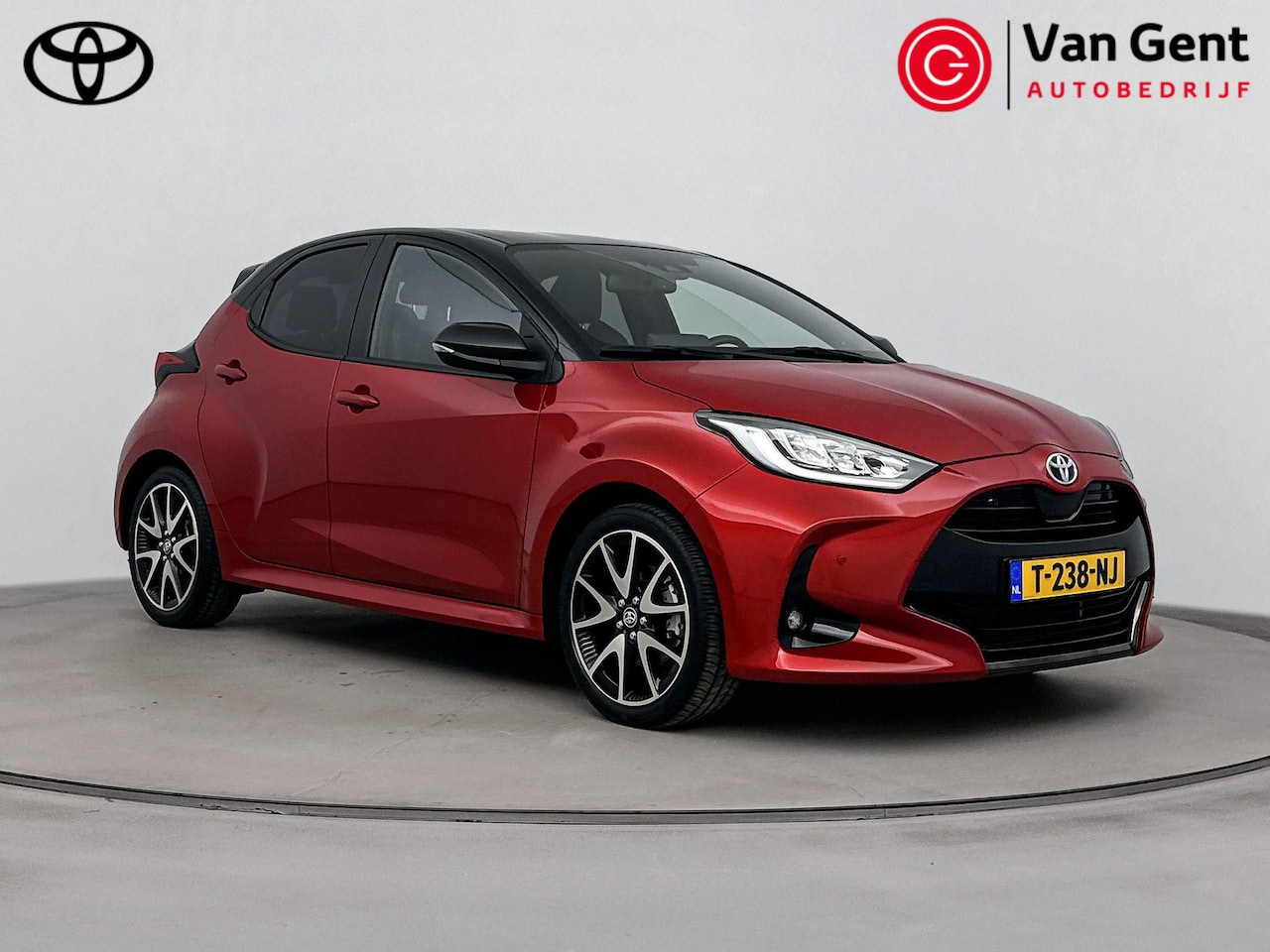 Toyota Yaris - 1.5 Hybrid Executive | Trekhaak | Apple Carplay / Android Auto | Dodehoek detectie | Head- - AutoWereld.nl