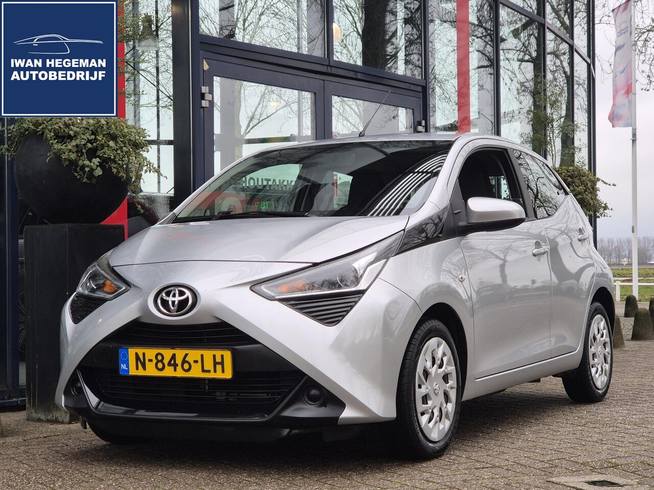 Toyota Aygo X - 1.0 VVT-i x-play | Navigatie via Smartphone | Apple Carplay | Airconditioning | Parkeercam - AutoWereld.nl