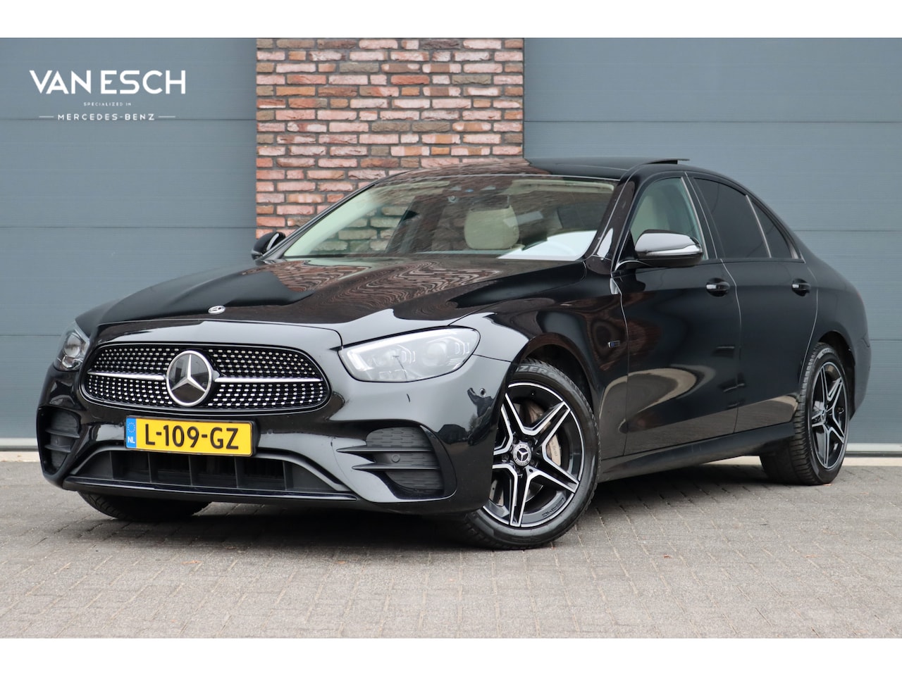 Mercedes-Benz E-klasse - 300 de AMG Line | Distronic+ | Panoramadak | Burmester | Trekhaak | Augmented Reality | Ca - AutoWereld.nl